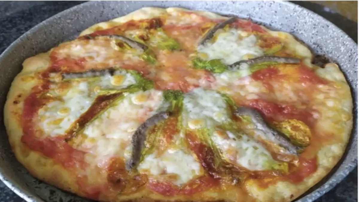 Pizza aux fleurs de courgettes et anchois