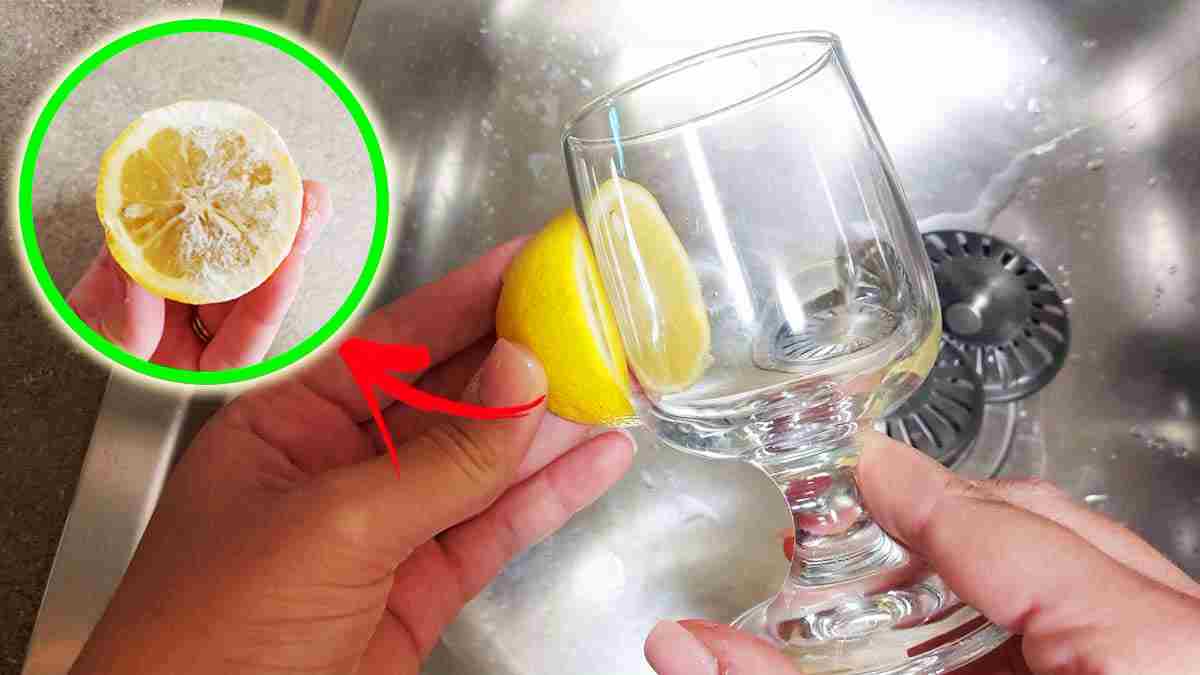 1-comment-nettoyer-de-la-vaisselle-avec-du-bicarbonate-de-soude-et-le-citron
