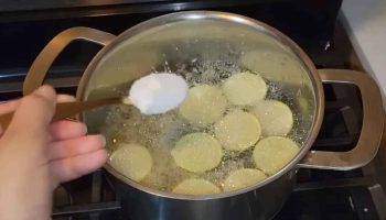 Faire bouillir du bicarbonate de soude et du citron